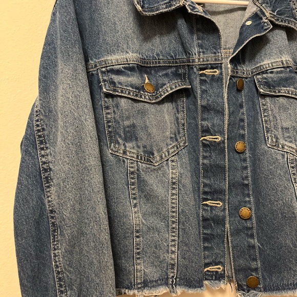 Red Star Cropped Blue Denim Jacket - Picture 2 of 5